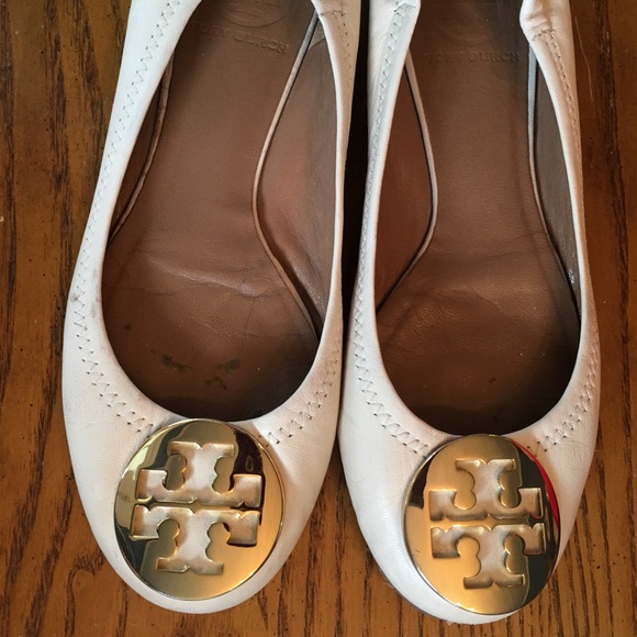 Tory Burch Shoes - EUC Tory Burch Reva flats in cream. Size 6.5.